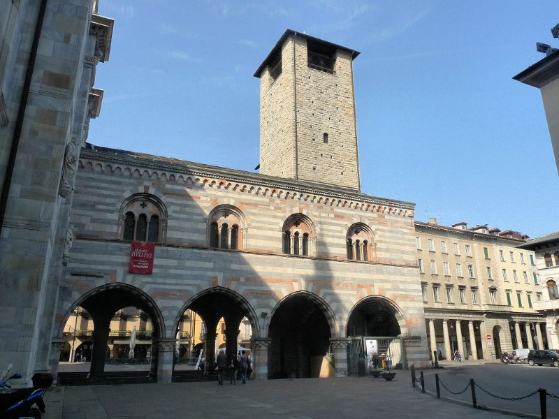 (147) The Broletto (1215), Como.JPG